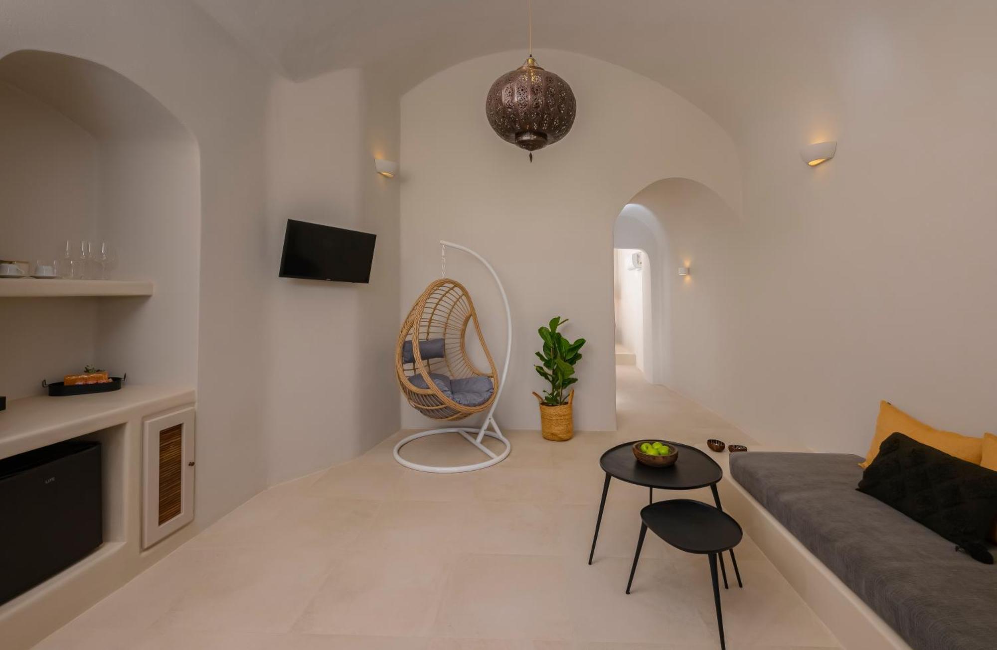 Elements Cave Suites Мегалохори Номер фото