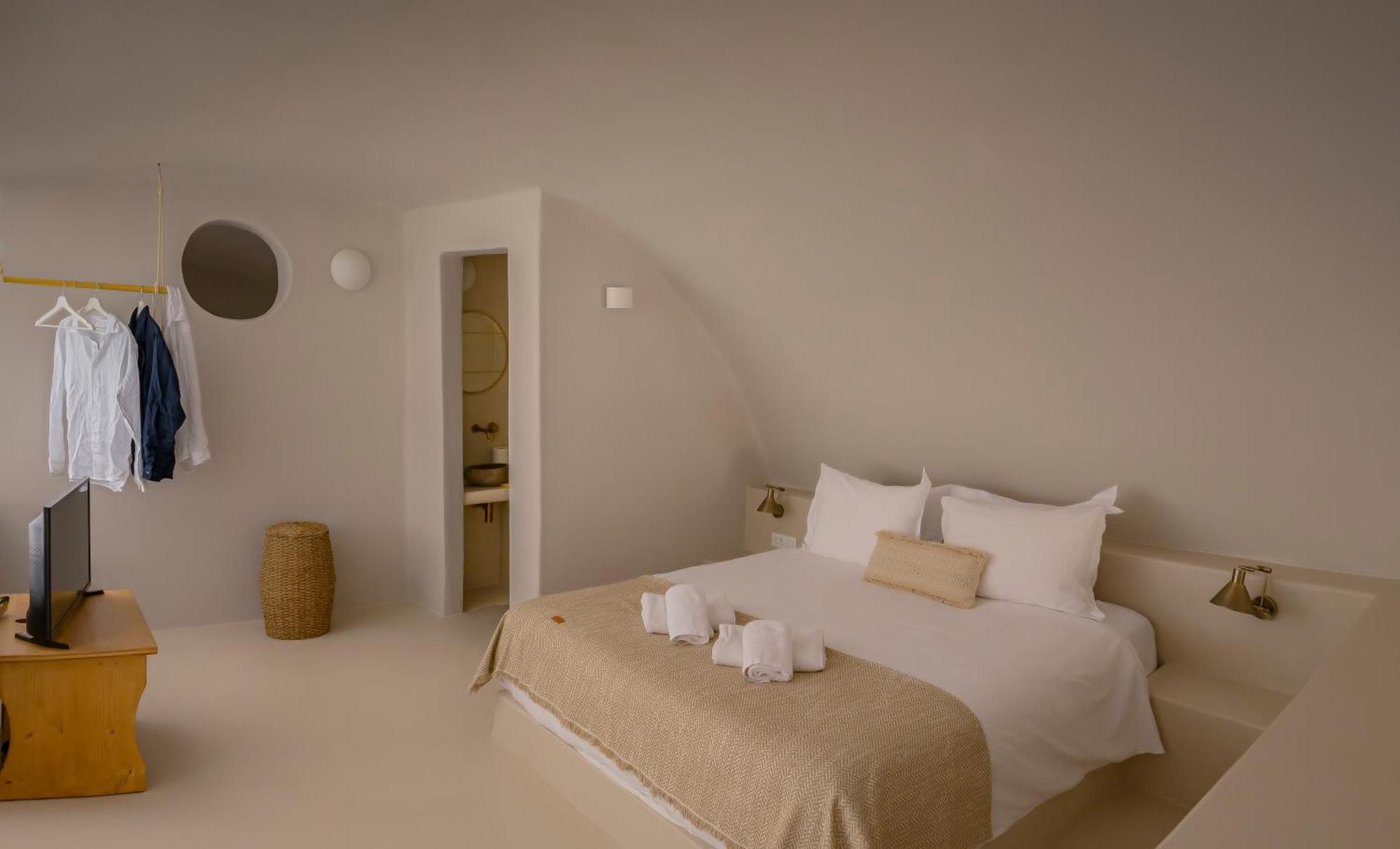 Elements Cave Suites Мегалохори Номер фото