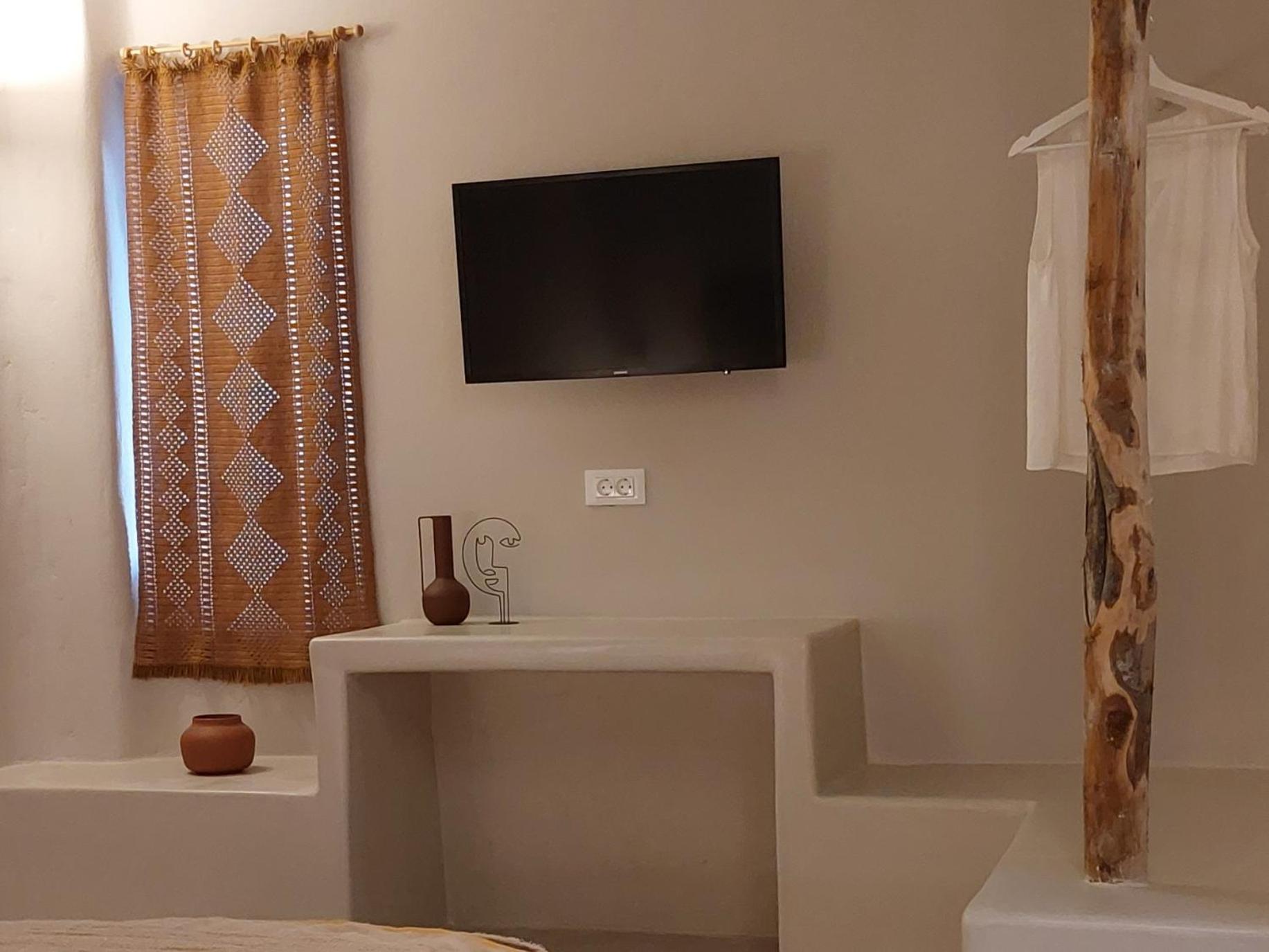 Elements Cave Suites Мегалохори Номер фото